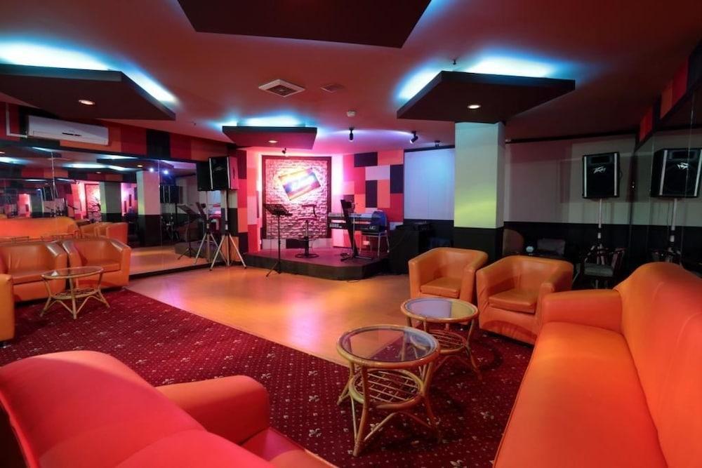 The Nagoya Plasa Redpartner Luaran gambar