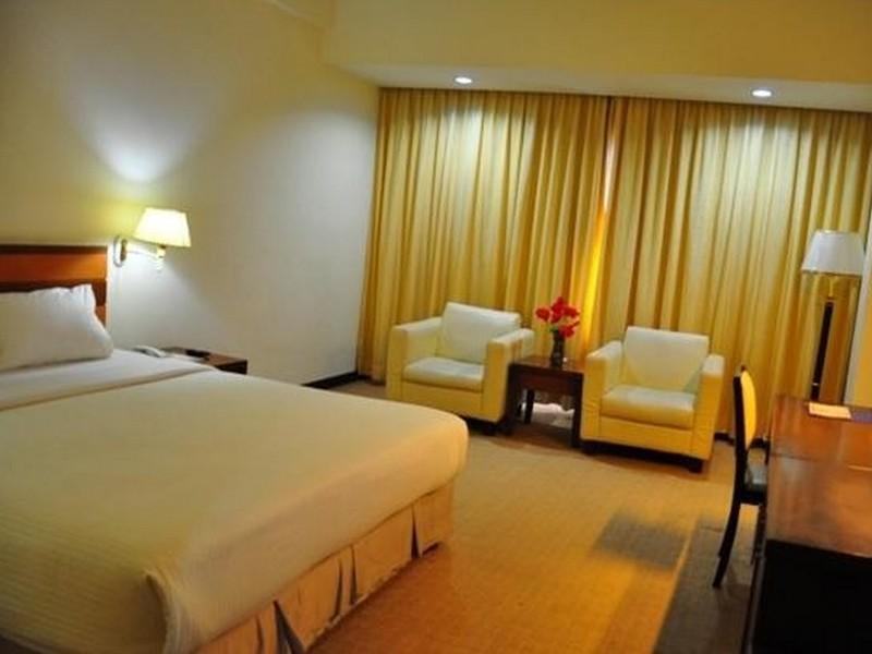 The Nagoya Plasa Redpartner Luaran gambar